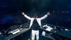 Bizarrap toca en el Hipódromo de Palermo con entradas agotadas. Bizarrap toca en el Hipódromo de Palermo con entradas agotadas.