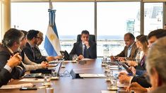 Massa encabezó la reunión en el Palacio de Hacienda.