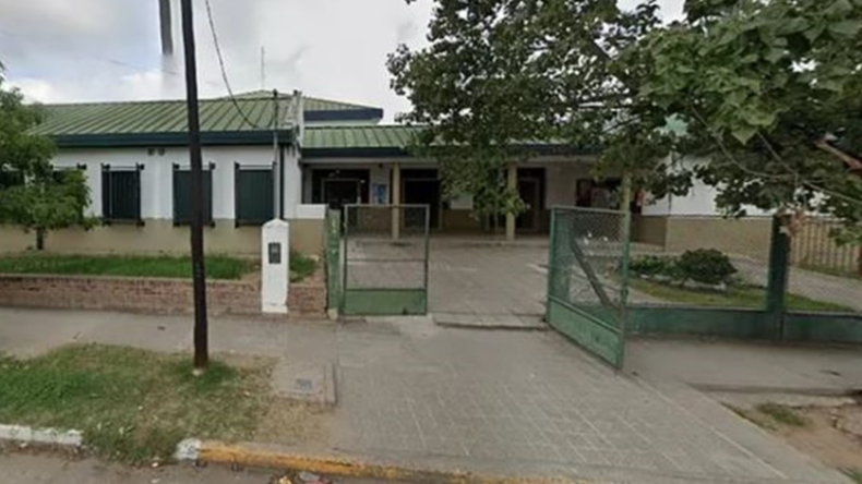El hombre colocó su cuchillo en el cuello de su expareja.