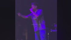 Desde el escenario, Duki detectó un acto de violencia de géner de un hombre sobre una joven y pidió que lo saquen del lugar Desde el escenario, Duki detectó un acto de violencia de géner de un hombre sobre una joven y pidió que lo saquen del lugar