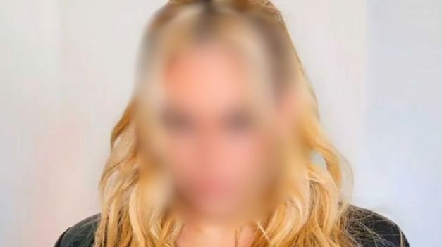 Una reconocida bailarina remató parte de sus bienes y despertó sospechas de atravesar un mal presente financiero.