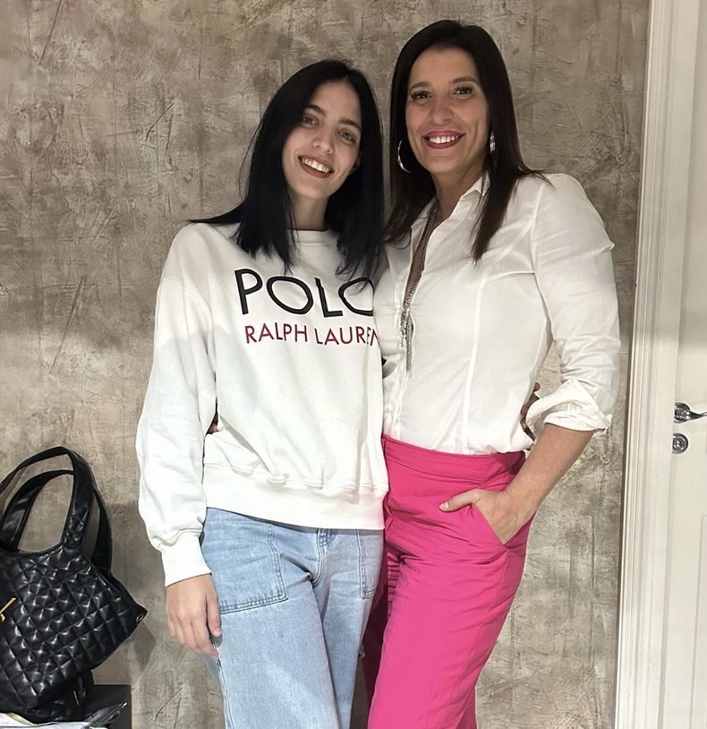 Karina Antoniali junto a la hija que tiene con Eduardo Fort.
