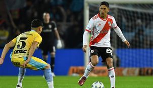 Aliendro, de River, ante la marca de Richarte.
