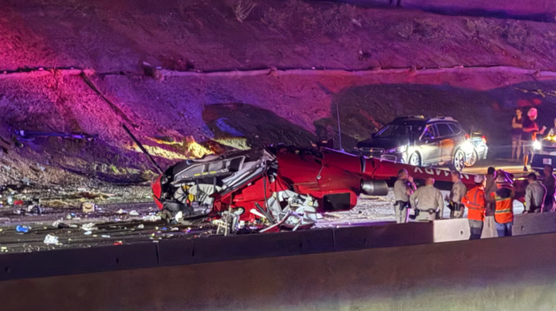 Estados Unidos: un helicóptero médico se estrelló en una autopista en California