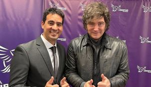 Adrán Ravier junto a Javier Milei. Adrán Ravier junto a Javier Milei.