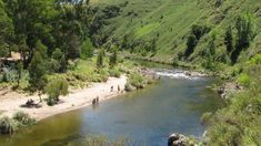 Se encuentra lo suficientemente apartado de las ciudades más grandes. Se encuentra lo suficientemente apartado de las ciudades más grandes.