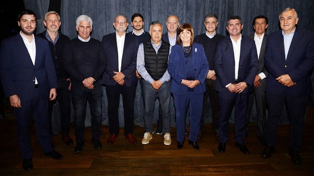 Patricia Bullrich se muestra con gobernadores de Juntos por el Cambio y se prepara para el debate.