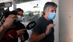 El padre de Lionel Messi llegó este domingo al aeropuerto de El Prat. El padre de Lionel Messi llegó este domingo al aeropuerto de El Prat.