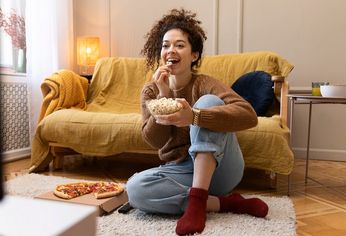 Esta es la imperdible serie de 10 capítulos de Netflix con escenas subidas de tono.