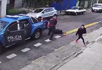 La joven se salvó por un patrullero que pasaba de casualidad.