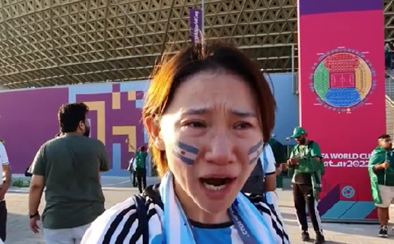La mujer japonesa se hizo viral por la tristeza poste resultado 1-2 de Argentina frente a Arabia Saudita.
