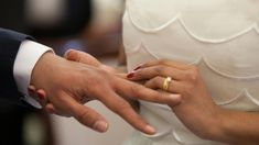 La Asignación por Matrimonio (APU) es un beneficio único que ANSES otorga a las parejas que contraen matrimonio. La Asignación por Matrimonio (APU) es un beneficio único que ANSES otorga a las parejas que contraen matrimonio.