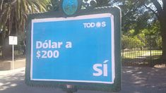 Los afiches contienen frases como: Fiestitas en cuarentena en Olivos, Escuelas cerradas y Dólar a $200, acompañados con el Sí de la campaña oficialista. Los afiches contienen frases como: Fiestitas en cuarentena en Olivos, Escuelas cerradas y Dólar a $200, acompañados con el Sí de la campaña oficialista.