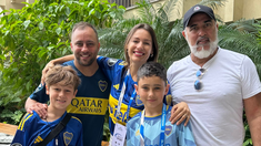 Pampita y un enorme gesto con un nene hincha de Boca. Pampita y un enorme gesto con un nene hincha de Boca.