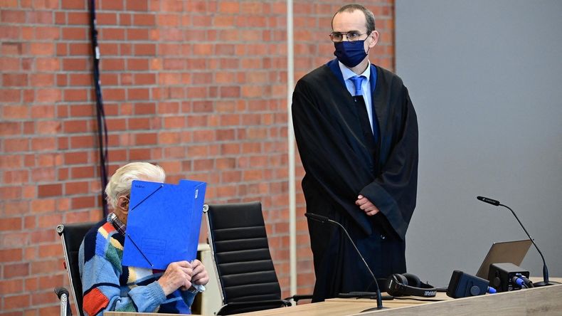 Josef Schütz se cubrió la cara durante la audiencia.