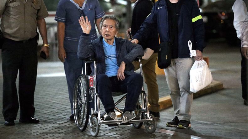 Ganó tres elecciones, fue preso por crímenes de lesa humanidad y renunció por fax: Alberto Fujimori, el presidente que dividió en dos a Perú