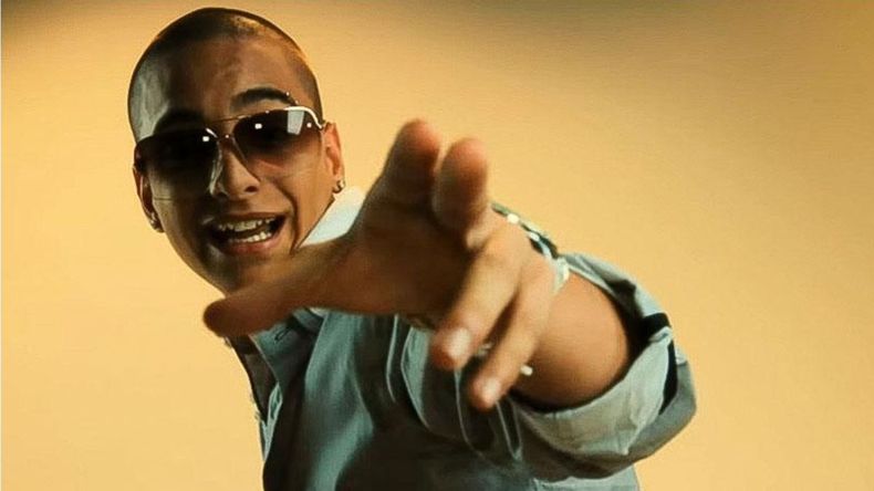 Maluma con 17 años en su videoclip del single 