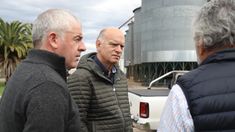 Grindetti junto a productores rurales. Grindetti junto a productores rurales.