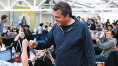 Sergio Massa visitó el centro de control electoral de Unión por la Patria en la previa a la elección.