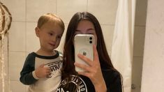 Owen González, el niño que murió tras el ataque de un pitbull, junto a su madre de 19 años. Owen González, el niño que murió tras el ataque de un pitbull, junto a su madre de 19 años.