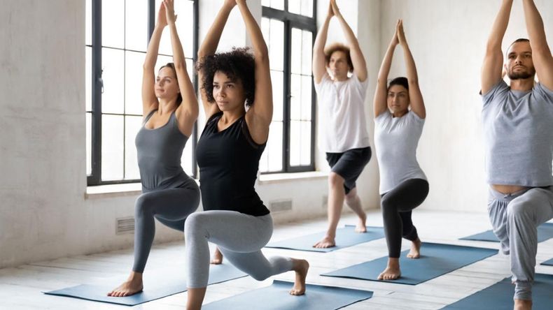 Estas poses de yoga permiten desinflamar el estómago luego de tener hinchazón.