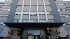 El hombre fue trasladado al Hospital Central. El hombre fue trasladado al Hospital Central.