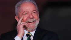 Lula ya puede caminar y mantener reuniones. Lula ya puede caminar y mantener reuniones.