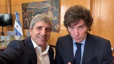 Javier Milei junto a Luis Caputo, ministro de Economía. Javier Milei junto a Luis Caputo, ministro de Economía.