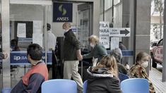 Los jubilados y pensionados tendrán la cuarta suba del 2021. Los jubilados y pensionados tendrán la cuarta suba del 2021.