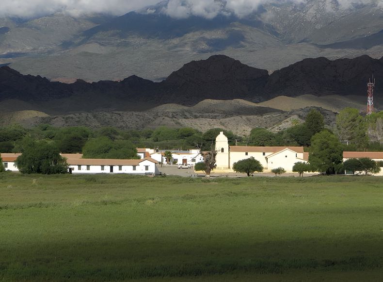 Molinos se ubica a unos 210 kilómetros de la capital provincial.&nbsp;