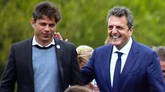 Kicillof posó junto a Massa con la leyenda la Patria sos vos, vamos a defenderla en redes sociales. Kicillof posó junto a Massa con la leyenda la Patria sos vos, vamos a defenderla en redes sociales.