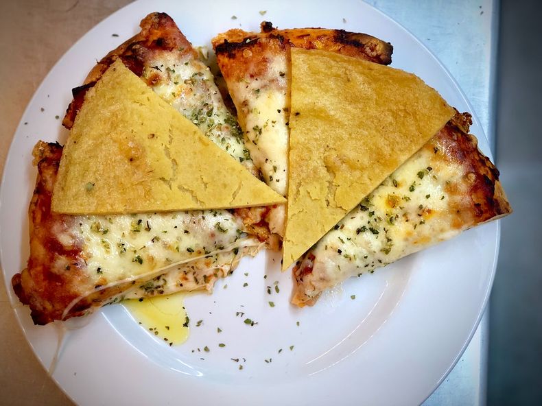 Pizza y fainá, una dupla imbatible.