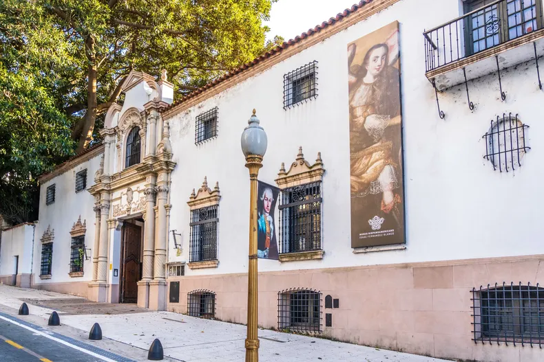 Se afianzó como sede del Museo de Arte Hispanoamericano Isaac Fernández Blanco.