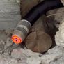 Robot serpiente, tecnología utilizada en Venezuela para inspeccionar entre los escombros, tras los terremotos.