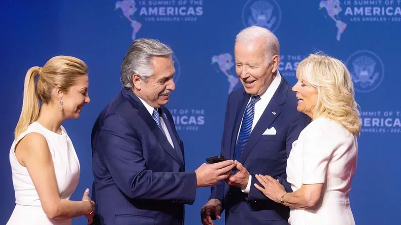 Alberto Fernández llegó a Estados Unidos y el miércoles se reúne con Joe Biden