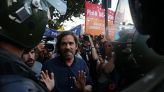 Nicolás del Caño denuncia represión por parte de la Gendarmería en las afueras del Congreso.&nbsp;