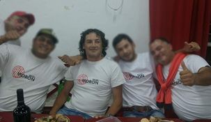 Pablo Serrano (centro) tenía 53 años.