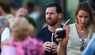 El 10 vio el partido desde la tribuna. El 10 vio el partido desde la tribuna.