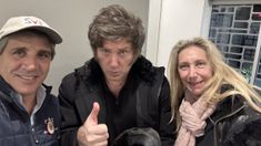 Milei viajó a Estados Unidos junto a su hermana Karina y el ministro Luis Caputo.