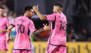 Lionel Messi y Jordi Alba. Lionel Messi y Jordi Alba.