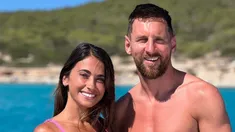 La pareja compartió una cena junto a compañeros del equipo de Messi y el dueño del club. La pareja compartió una cena junto a compañeros del equipo de Messi y el dueño del club.