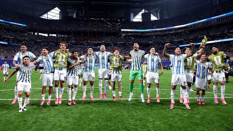 Los jugadores de la Selección celebraron el triunfo ante Egipto y el pase a cuartos.&nbsp;