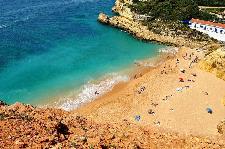 Juega el Mundial 2026 y es famoso por sus hermosas playas.
