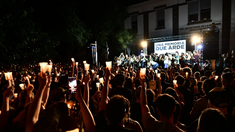 El escenario se montó frente a la entrada del centro cultural Conti. El escenario se montó frente a la entrada del centro cultural Conti.