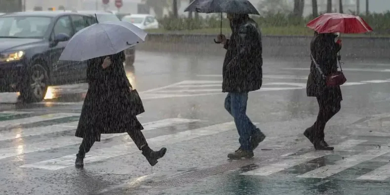 Habrá tormentas aisladas durante la mañana.