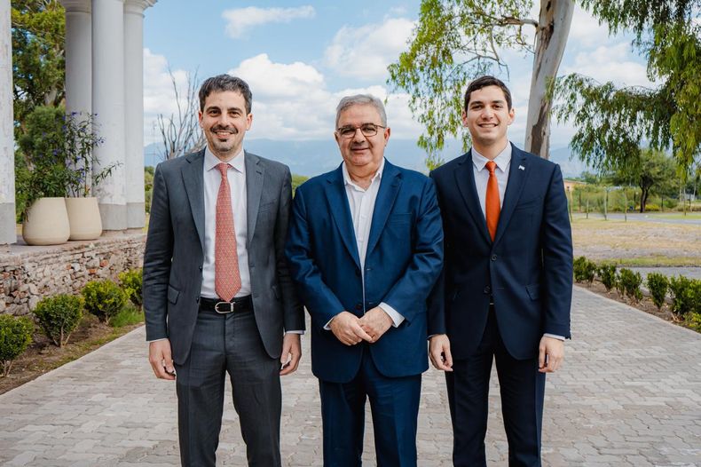 Raúl Jalil recibió a Guido Lanzillotta y Alejandro Bulgheroni.