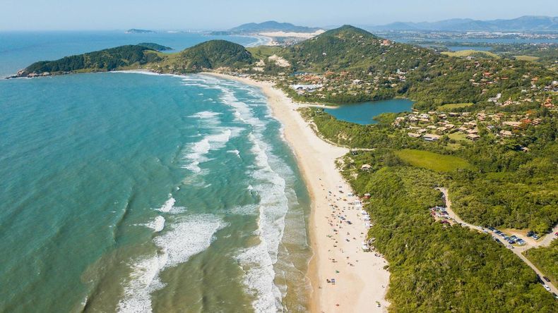 La playa ideal para visitar en Brasil.