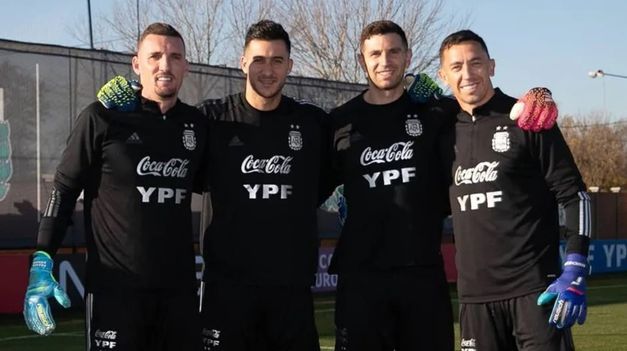 Emiliano Dibu Martínez, entrelos 10 arqueros más caros del mundo