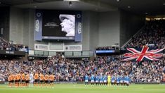 Hinchas del Dundee United abuchearon a la fallecida reina. Hinchas del Dundee United abuchearon a la fallecida reina.