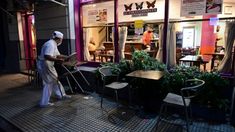 Los trabajadores recibirán la suba en cuatro pagos. Los trabajadores recibirán la suba en cuatro pagos.